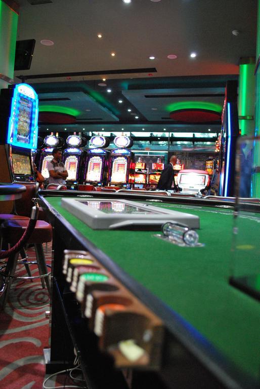Platino Hotel & Casino 산티아고 데 로스 카바예로스 외부 사진